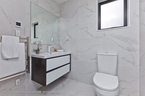 Photo of property in 128 Mcclymonts Road, Oteha, Auckland, 0632