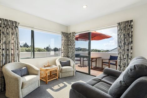 Photo of property in 1/20 Tui Glen Road, Birkenhead, Auckland, 0626