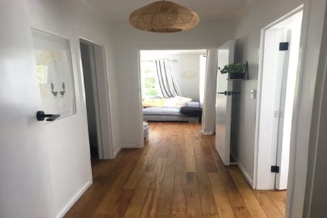 Photo of property in 17 Fairmount Road, Titirangi, Auckland, 0604