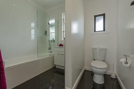 Photo of property in 8 Hughes Avenue, Hokowhitu, Palmerston North, 4410