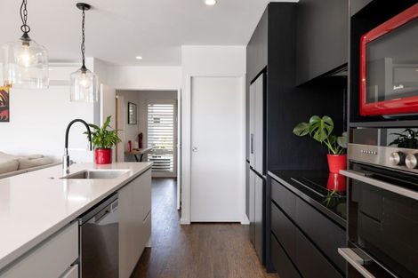 Photo of property in 2 Taioma Close, Papamoa, 3118