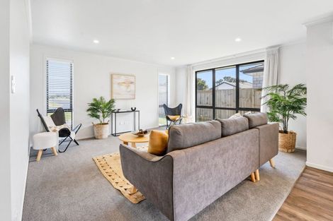 Photo of property in 63 Kaurinui Crescent, One Tree Point, 0118