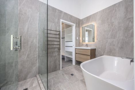 Photo of property in 1/94 Target Road, Totara Vale, Auckland, 0629