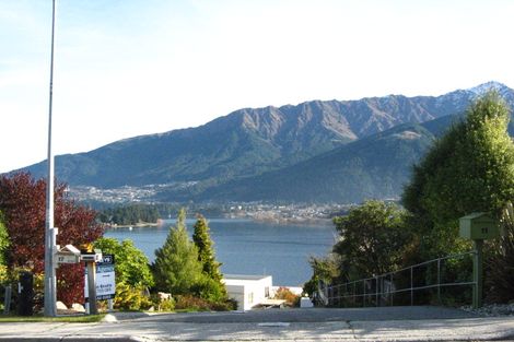Photo of property in 11 Balmoral Drive, Kelvin Heights, Queenstown, 9300