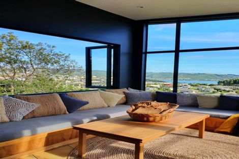 Photo of property in 8 Toporoa View, Ascot Park, Porirua, 5024