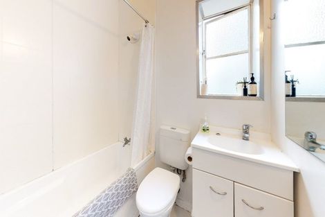 Photo of property in Hamilton Flats, 7/9 Hawker Street, Mount Victoria, Wellington, 6011