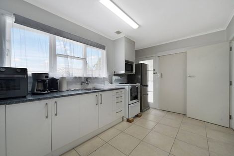 Photo of property in 19 Lynwood Road, New Lynn, Auckland, 0600