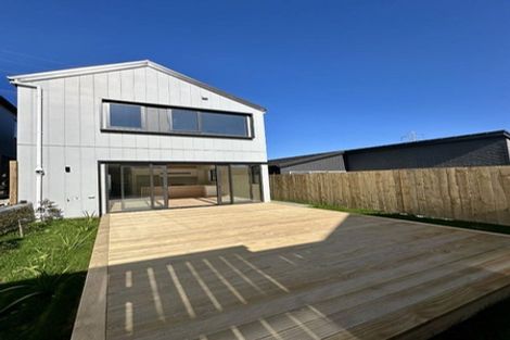 Photo of property in 32 Papai Lane, Massey, Auckland, 0614