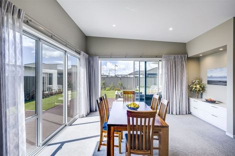 Photo of property in 88 Orotu Drive, Poraiti, Napier, 4112