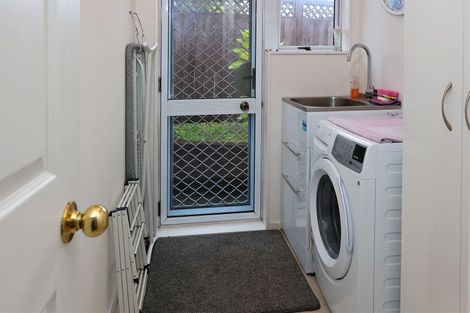 Photo of property in 2/100 Rhinevale Close, Henderson, Auckland, 0612