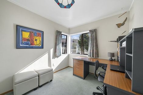 Photo of property in 5 Roman Close, Silverstream, Upper Hutt, 5019