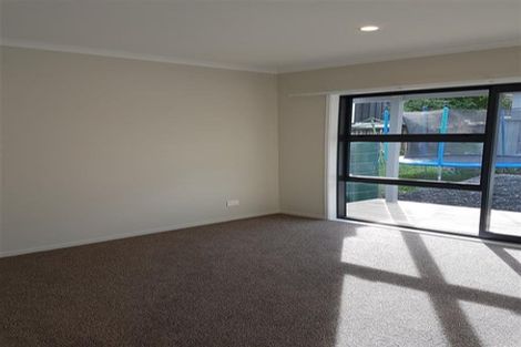 Photo of property in 16 Jenanne Place, Totara Vale, Auckland, 0629