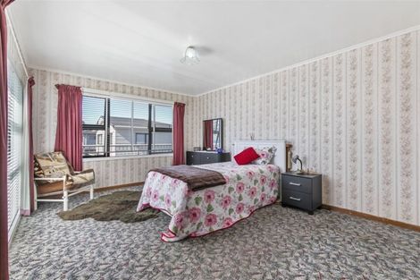 Photo of property in 40 Godley Road, Green Bay, Auckland, 0604