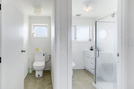 Photo of property in 2/15 Frobisher Way, Clendon Park, Auckland, 2103