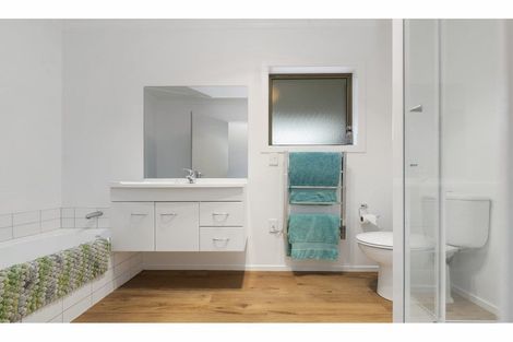 Photo of property in 33/64 Kawaha Point Road, Kawaha Point, Rotorua, 3010