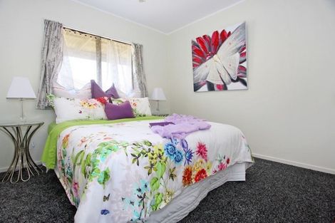 Photo of property in 2/32 Kennington Drive, Clendon Park, Auckland, 2103