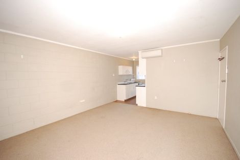 Photo of property in 2/4 Panorama Road, Mount Wellington, Auckland, 1060