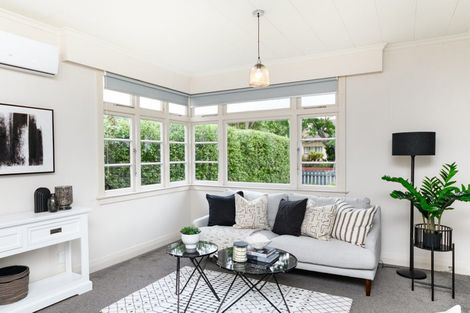 Photo of property in 32 Pahiatua Street, Hokowhitu, Palmerston North, 4410