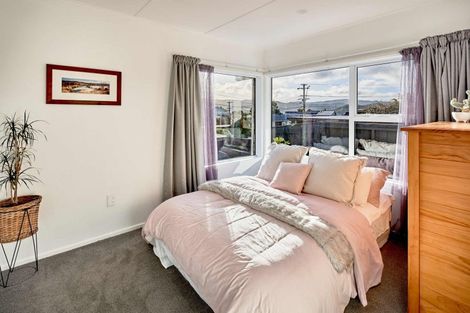 Photo of property in 3 Catherine Crescent, Paparangi, Wellington, 6037