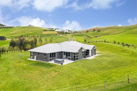 Photo of property in 52 Highlands Drive, Waipawa, 4210