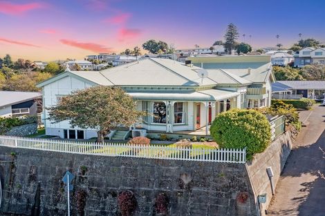 Photo of property in 3 Colenso Avenue, Hospital Hill, Napier, 4110