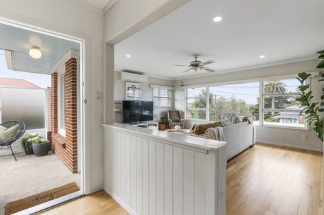 Photo of property in 28 Richmond Avenue, Northcote Point, Auckland, 0627