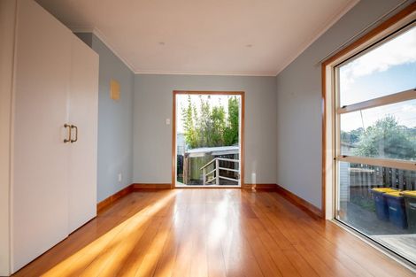 Photo of property in 9 Bishop Street, Green Bay, Auckland, 0604