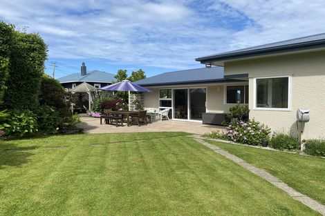 Photo of property in 2 Stuart Street, Holmes Hill, Oamaru, 9401