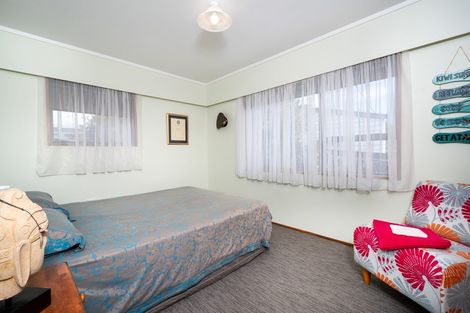 Photo of property in 1069 Scenic Drive North, Swanson, Auckland, 0816