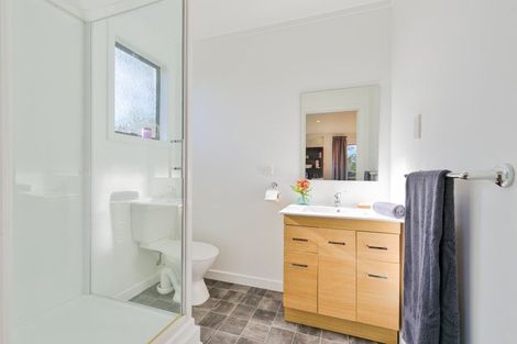 Photo of property in 9 Balmain Street, Newlands, Wellington, 6037