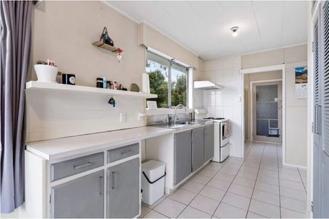 Photo of property in 1/14 Waari Avenue, Sunnyvale, Auckland, 0612