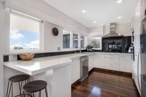 Photo of property in 25 Bradbury Road, Botany Downs, Auckland, 2010