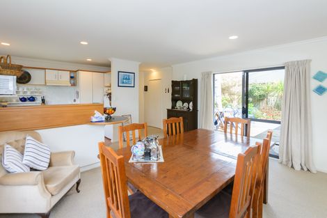 Photo of property in 24 Greenwood Place, Fitzherbert, Palmerston North, 4410