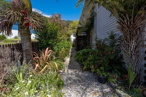 Photo of property in 77 Milton Terrace, Picton, 7220