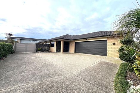 Photo of property in 6 Bendemeer Place, Flat Bush, Auckland, 2016