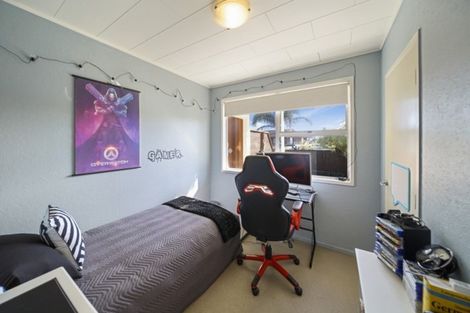 Photo of property in 17 Tupaki Place, Pakuranga Heights, Auckland, 2010