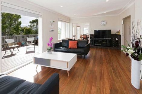 Photo of property in 8 Evelyn Road, Cockle Bay, Auckland, 2014