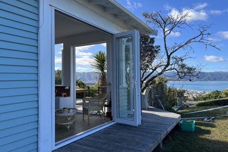 Photo of property in 18 Singers Road, Korokoro, Lower Hutt, 5012