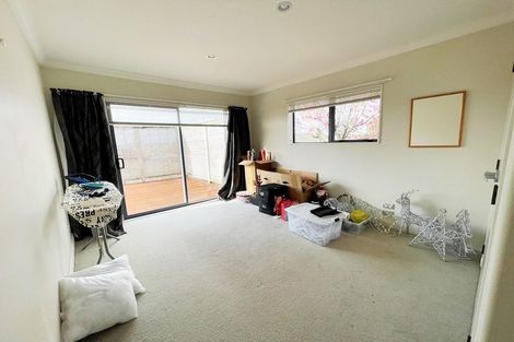 Photo of property in 6 Mcwhirters Farm Lane, Massey, Auckland, 0614