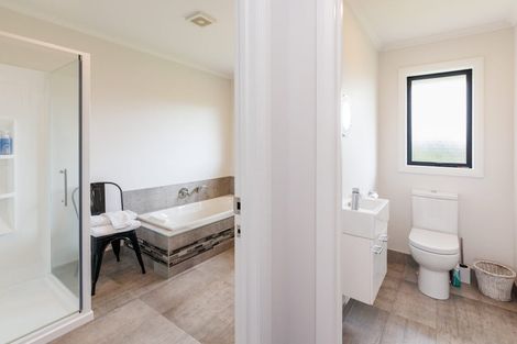 Photo of property in 35 Silkwood Place, Fitzherbert, Palmerston North, 4410