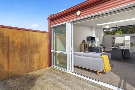 Photo of property in 2/2 Onslow Road, Khandallah, Wellington, 6035