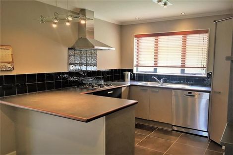 Photo of property in 77 Wayne Francis Drive, Flat Bush, Auckland, 2016