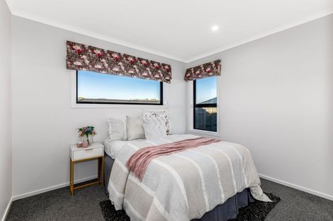 Photo of property in 2 Opaoa Way, Aotea, Porirua, 5024