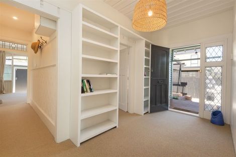 Photo of property in 2/128 Weston Road, St Albans, Christchurch, 8052