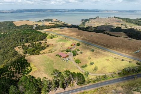 Photo of property in 986 Tinopai Road, Tinopai, Matakohe, 0593