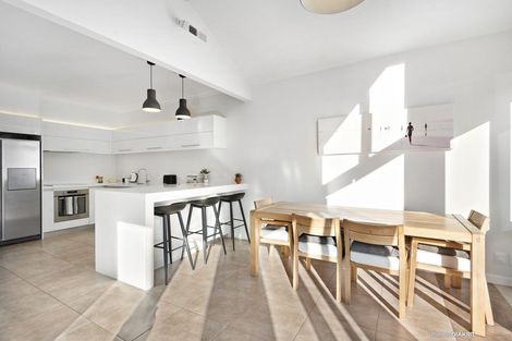 Photo of property in 17 Palm Avenue, Lyall Bay, Wellington, 6022