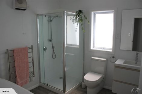 Photo of property in 52 Poto Road, Normandale, Lower Hutt, 5010