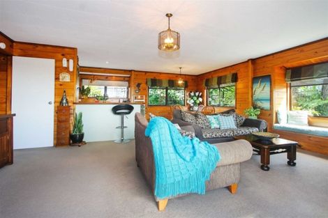 Photo of property in 2/9 Bronzewing Terrace, Unsworth Heights, Auckland, 0632