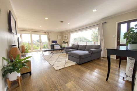 Photo of property in 9 Dalwhinnie Parade, Highland Park, Auckland, 2010