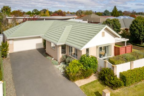 Photo of property in 10 Harrys Way, Redwood, Christchurch, 8051